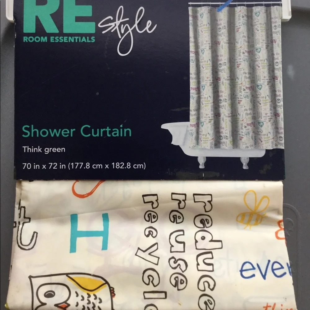 -‎ Brand New ROOM ESSENTIALS “Green” Shower Curtain